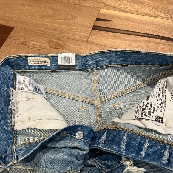 New Levi's 501 High Rise Short in Faultline Distressed Size 28 - Picture 5 of 15